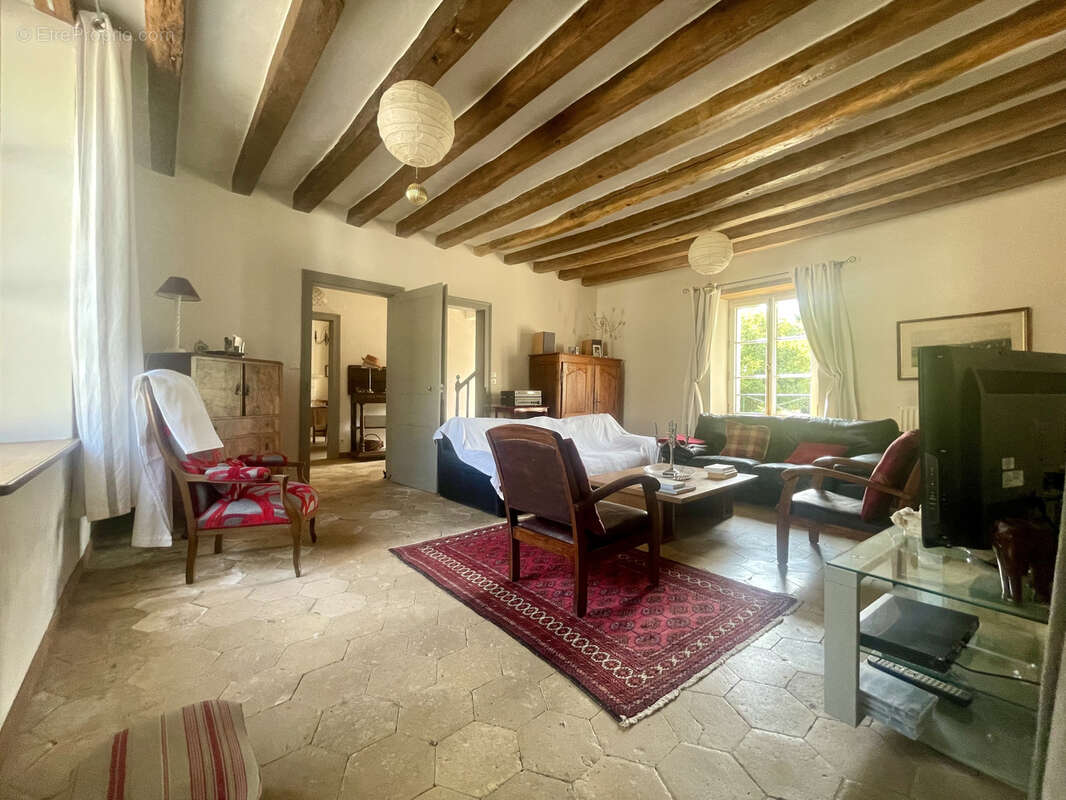 Maison de bourg sans vis-à-vis, avec jardin bordé par un cours d’eau - photo 3