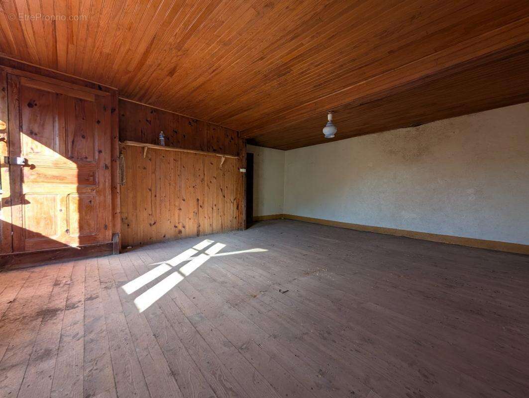 Maison à VILLECOMTAL