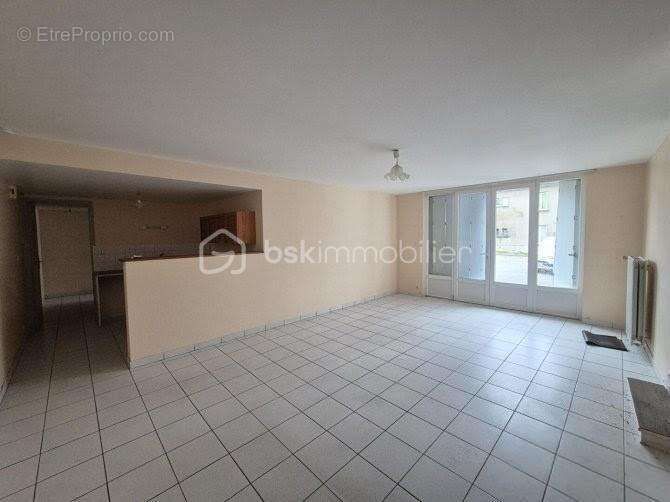 Appartement à LASSAY-LES-CHATEAUX