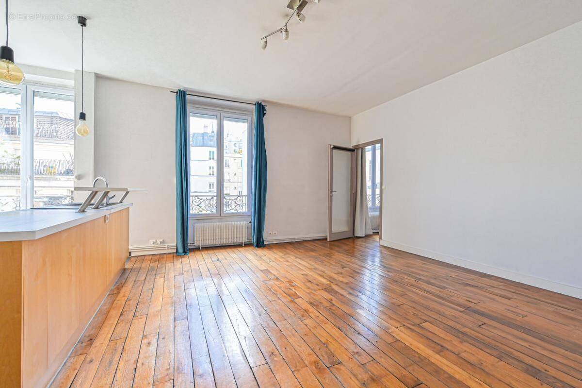 Appartement à PARIS-11E