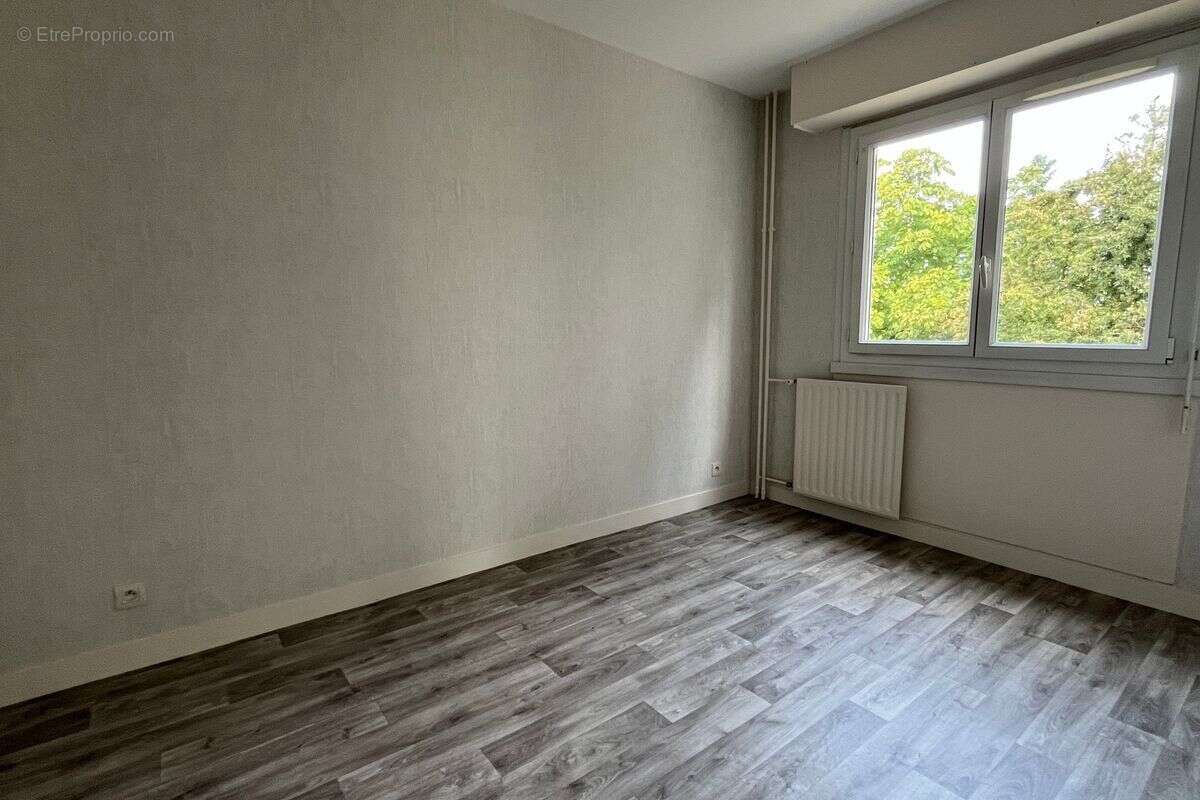 Appartement à LES PONTS-DE-CE
