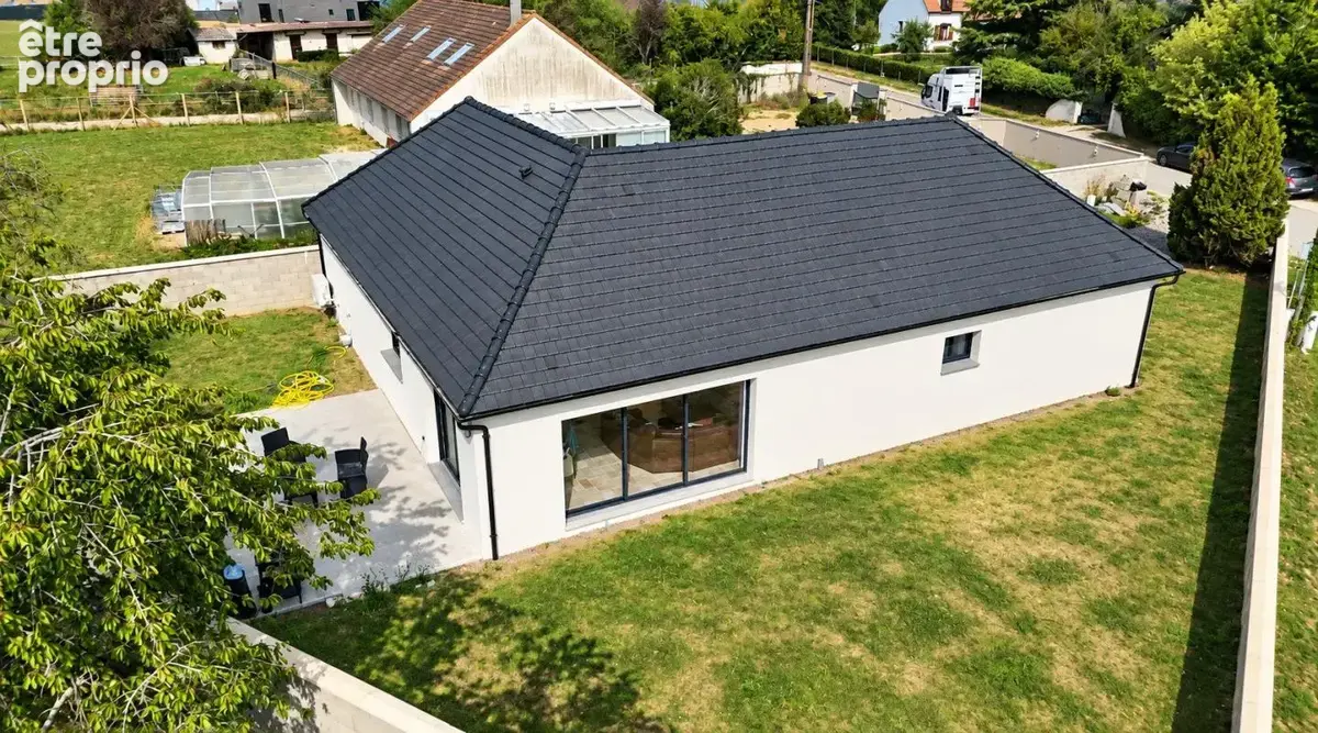 Maison à FONTAINE-LA-GUYON