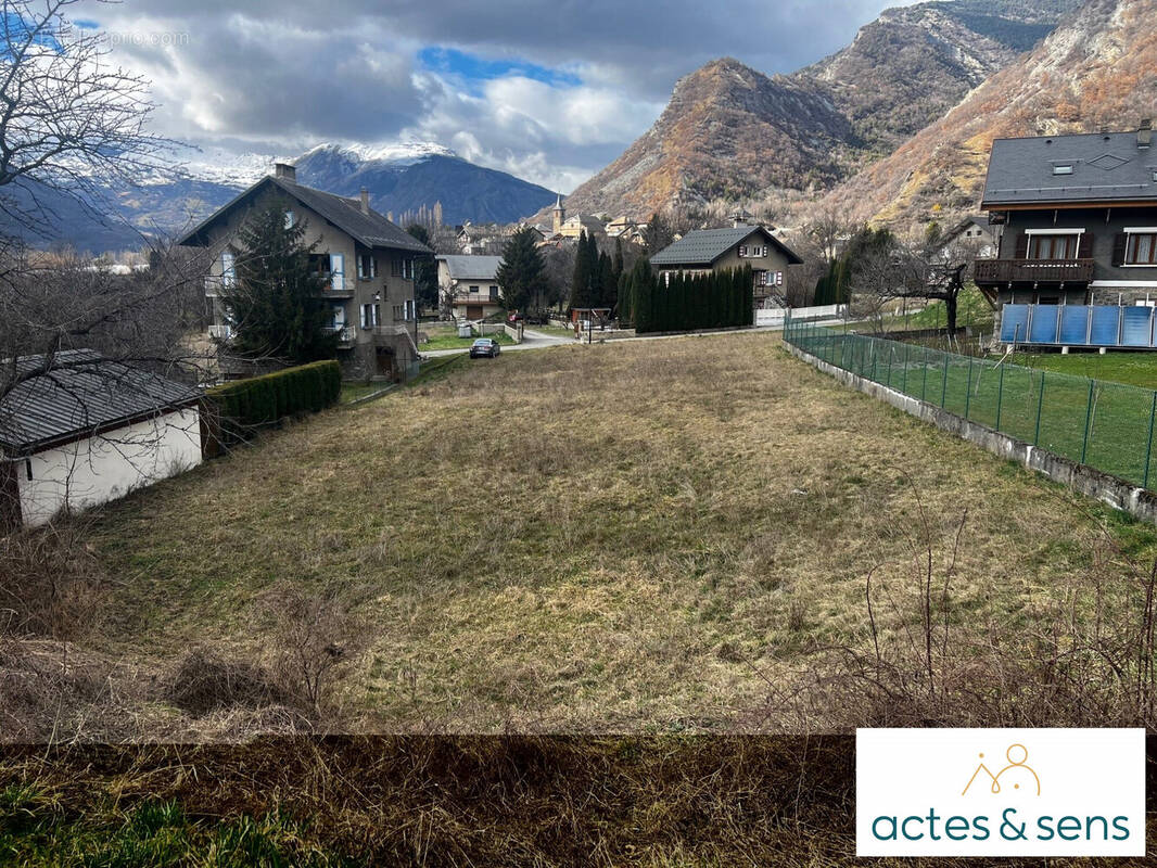 Terrain à SAINT-JULIEN-MONT-DENIS