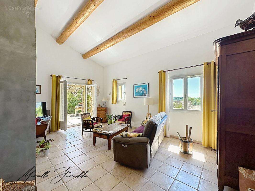 A vendre BEAUCAIRE  VILLA de  90 m²  , 3 chambres, terrasse et garage - photo 2