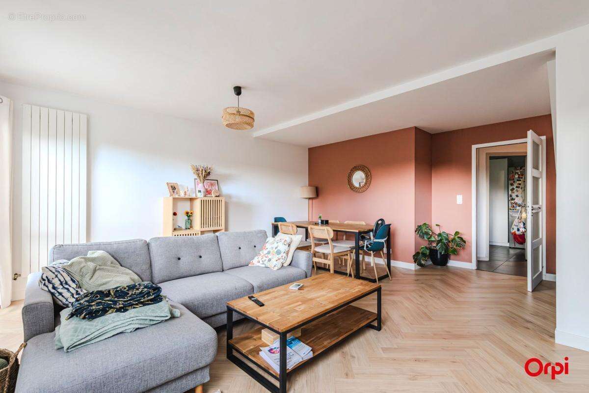 Duplex À Vendre de 108m2 4 chambres avec Exterieurs et Parking - photo 2