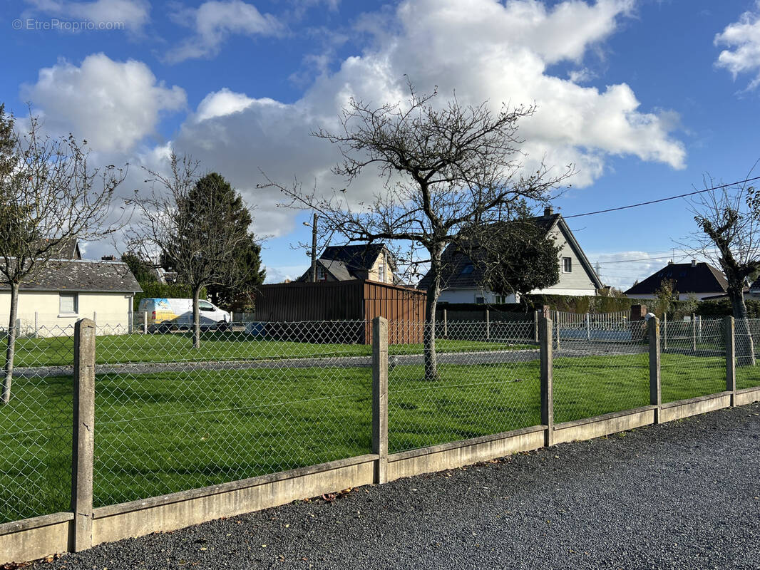 Terrain à LILLEBONNE