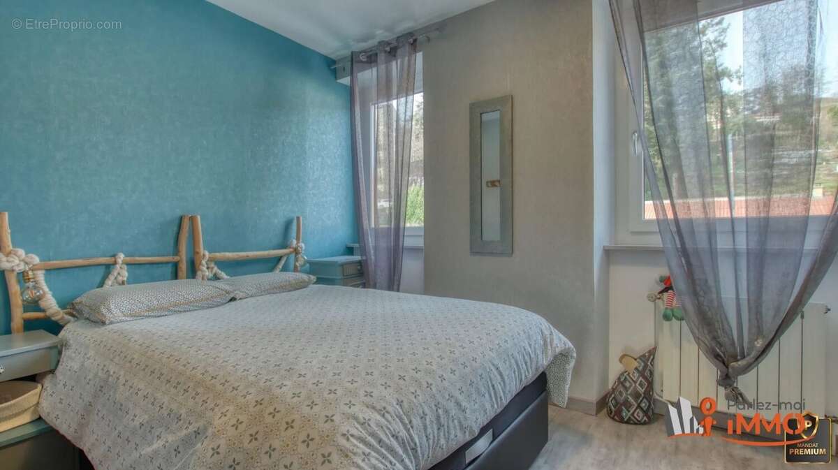 Appartement à SAINT-JEAN-BONNEFONDS