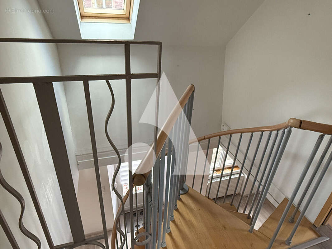 Maison à ROUGEMONT-LE-CHATEAU