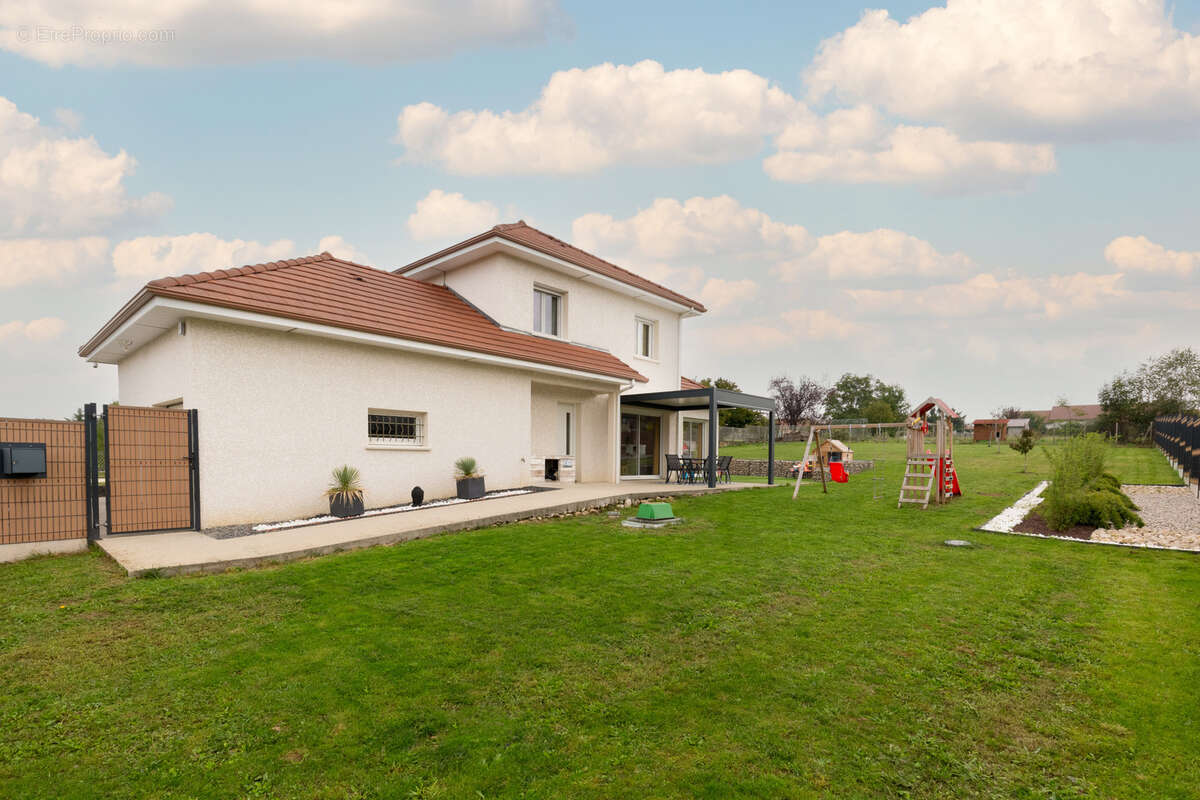 Maison à LA BATIE-DIVISIN