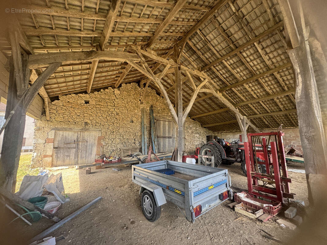 Maison à SAINT-NAZAIRE-DE-VALENTANE