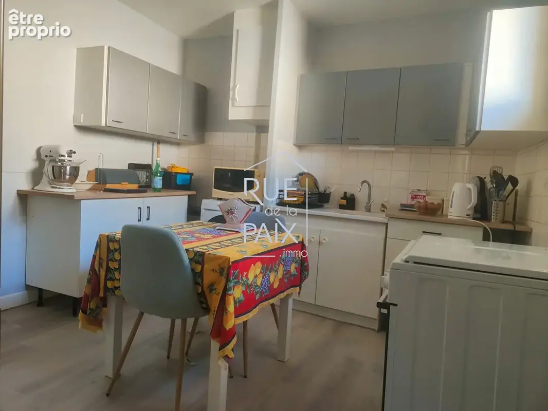 Immeuble Mirebeau 358 m2 - 6 logements + dépendances - photo 11