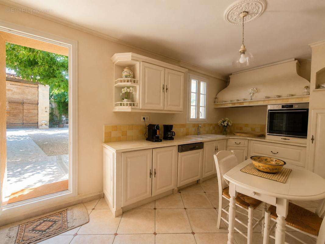 Maison 160 m² à Saint-Martin-De-La-Brasque  - photo 8