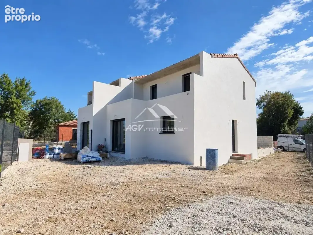 Maison à SAINT-JULIEN-LES-ROSIERS
