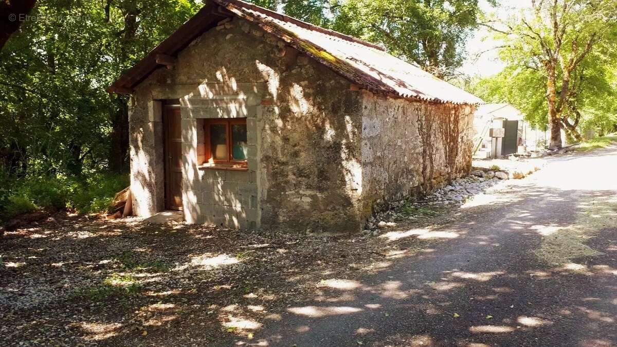 Maison à MONTAIGU-DE-QUERCY