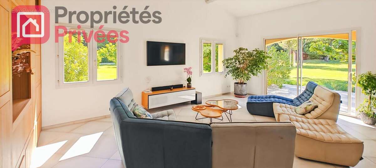 Maison à MOURIES