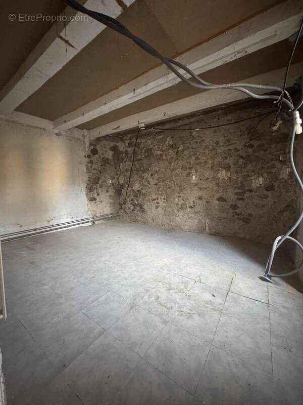 Maison de village à rénover + grange – La Faurie (05) - photo 3