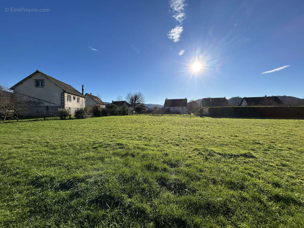 Terrain à MONCEAUX-SUR-DORDOGNE