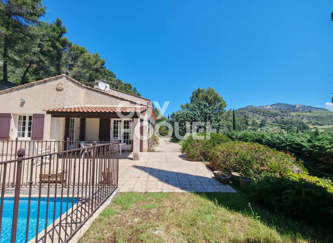 Maison BEAUMES-DE-VENISE - 200 m² habitables - R+1 - Piscine, Garage, Terrasse, Atelier - photo 15