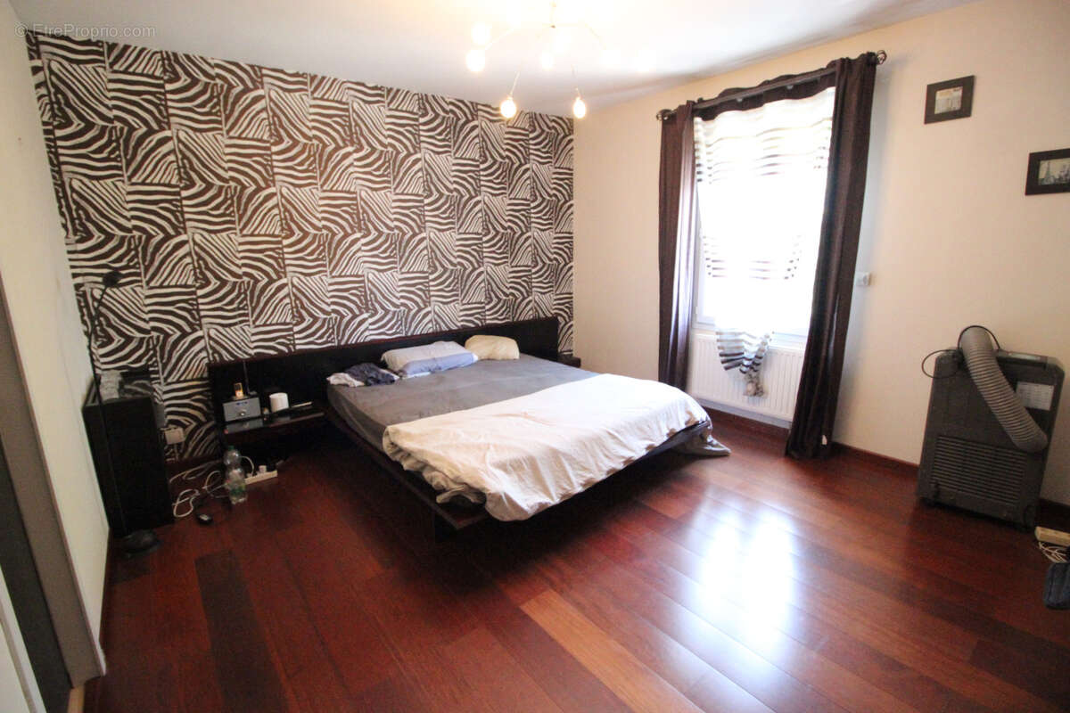 Maison à MANDRES-LES-ROSES