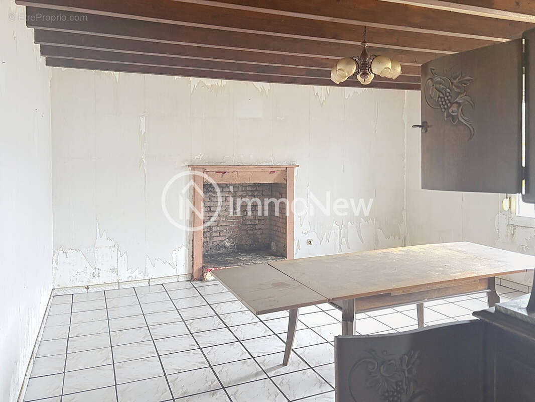 Maison en pierre a renover 100 m2 avec un terrain de 1400 m2 environ et dependances - photo 3