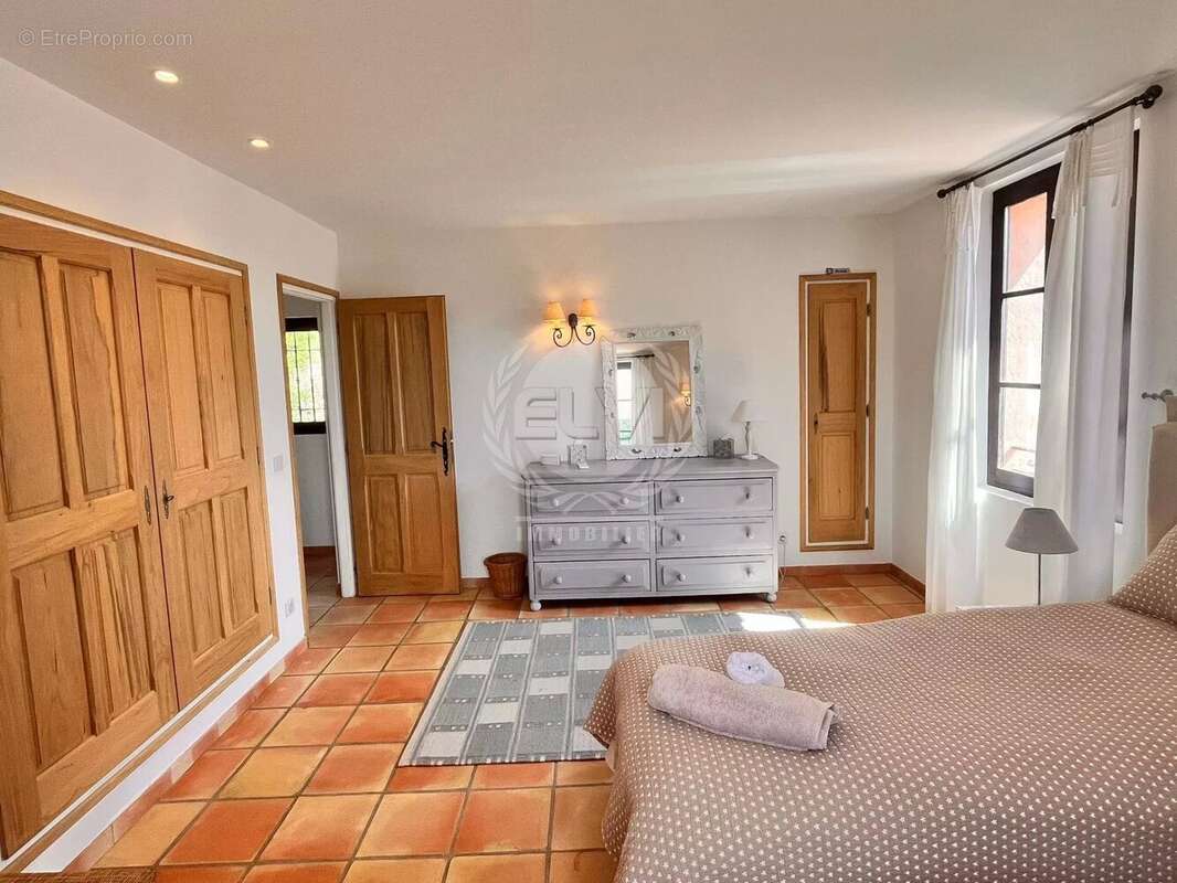 Maison à PLAN-DE-LA-TOUR