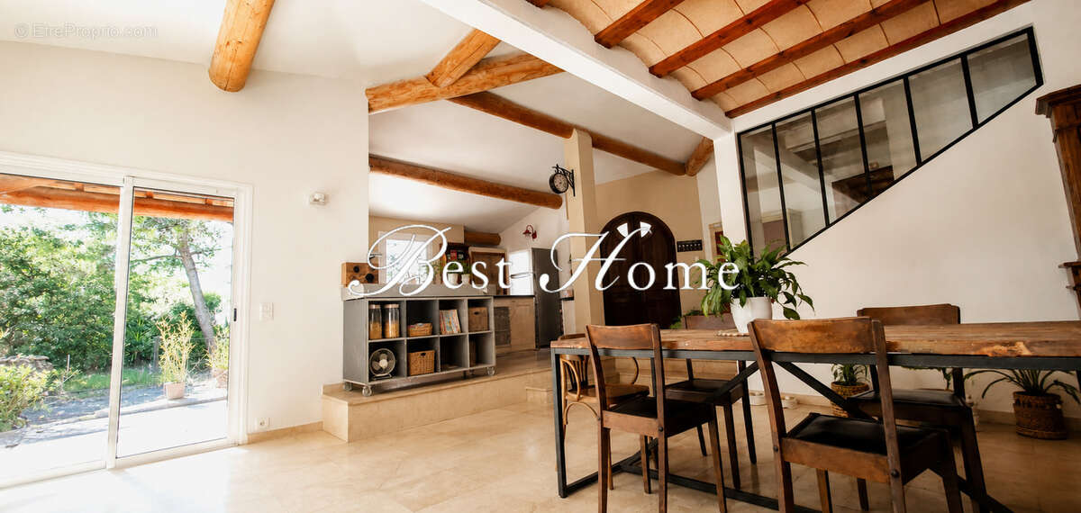 A vendre Collines Nord de Nîmes  Magnifique maison type 5 sur 3000 m2 de terrain avec garage de 56 m2 piscine - photo 5