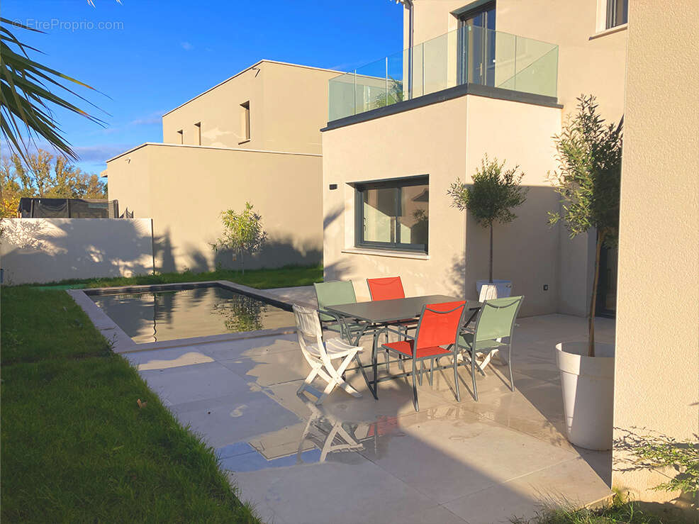 Maison à MONTELIMAR