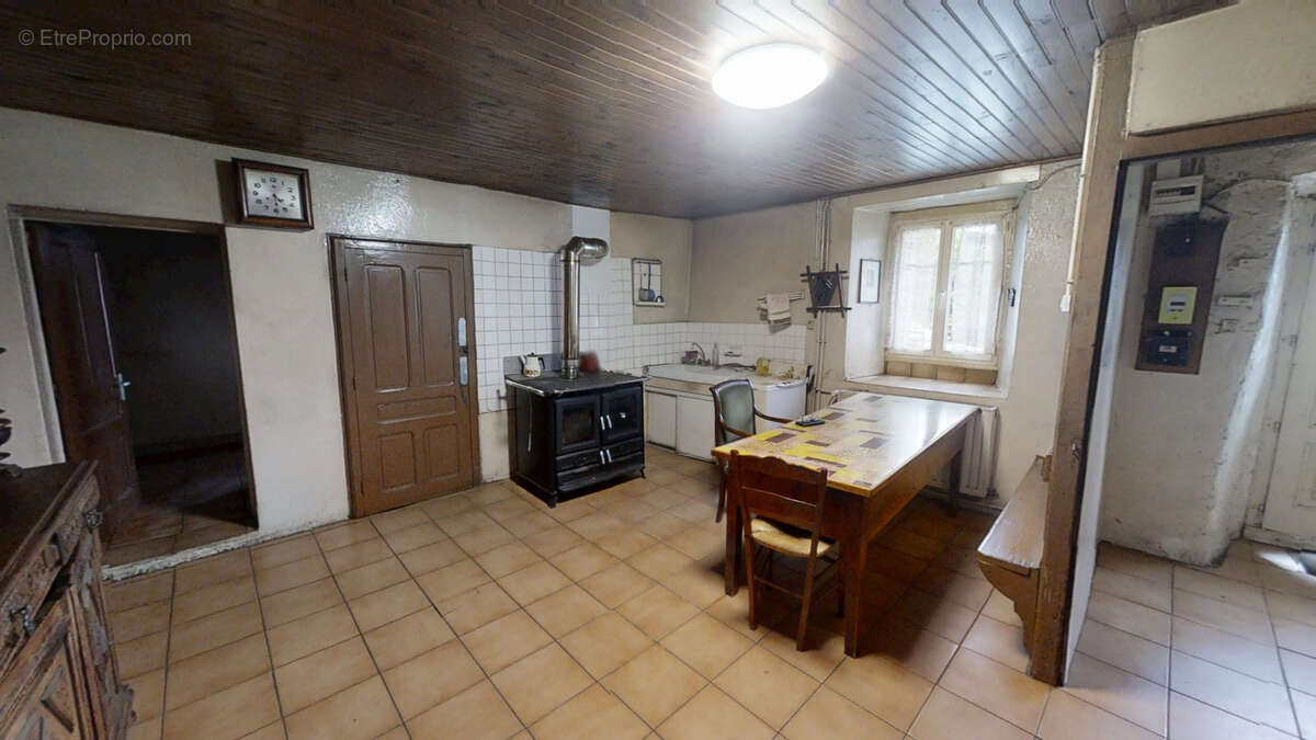 Maison à SAINT-JULIEN-MOLHESABATE