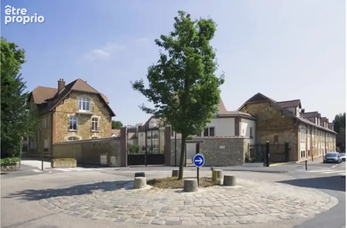 LE CHESNAY Place Dutartre. Appartement 2 pièces en dernier étage avec ascenseur, parking et cave - photo 13