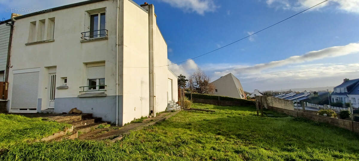 Maison à LE RELECQ-KERHUON