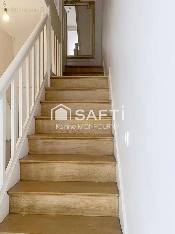 Maison 257 m² à Saint-Quentin  - photo 6