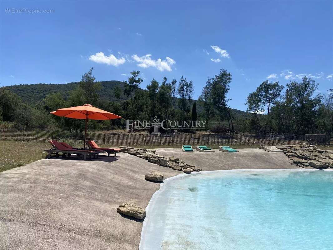 Maison à ROQUEBRUNE-SUR-ARGENS