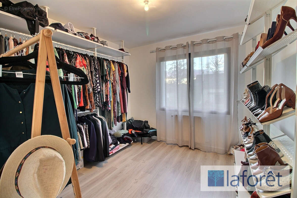 Maison à SAINTE-GENEVIEVE-DES-BOIS