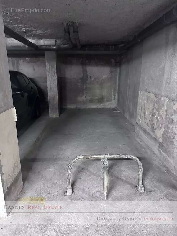 À vendre : Parking en sous-sol – Cannes (Avenue Amiral Wester Wemyss) - photo 3