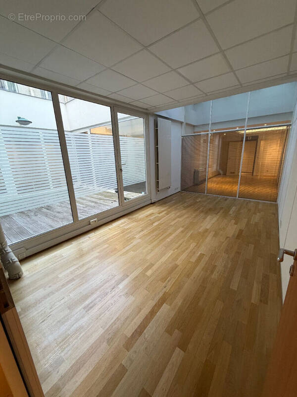 Commerce à PARIS-17E