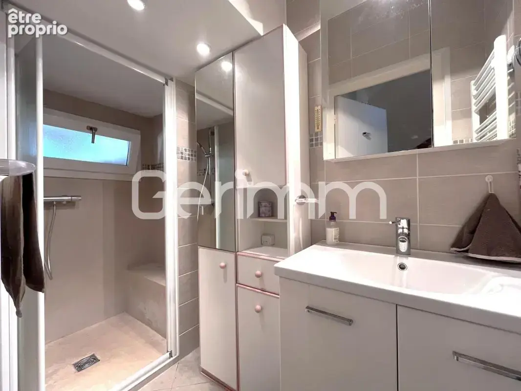 Vente - Maison - 4 pièces + cuisine - 100 m² - 319 000 € - - photo 7