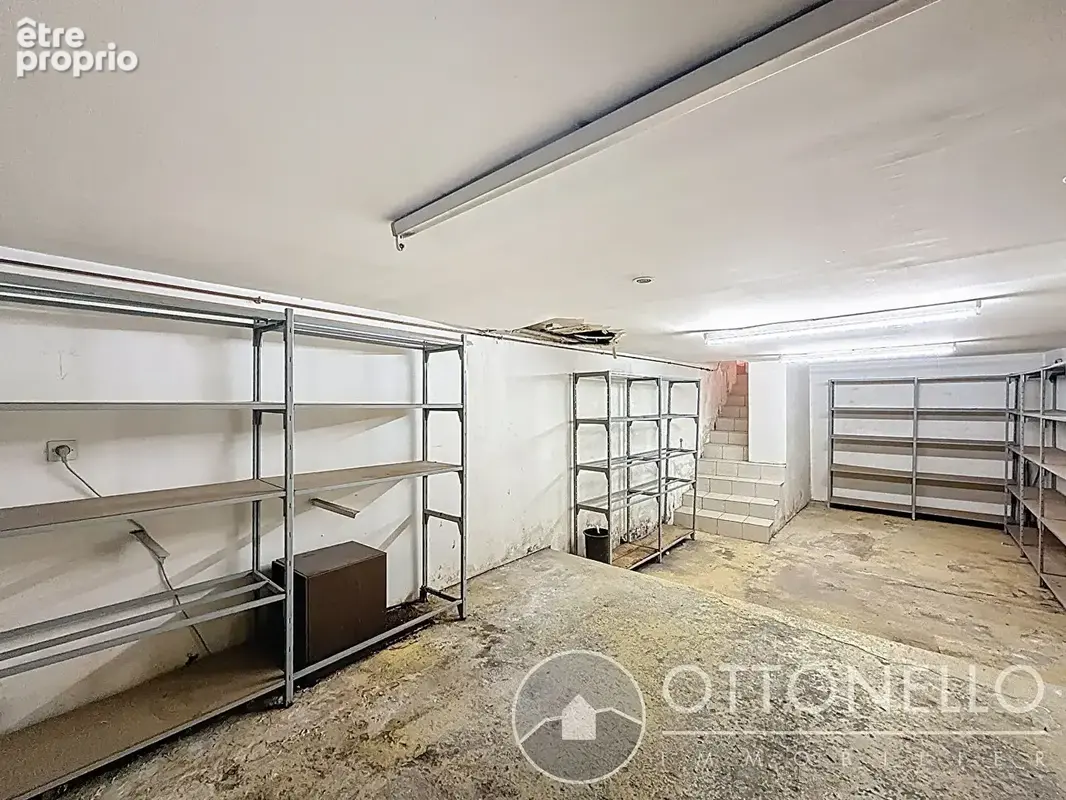 Local commercial SAINT-RAPHAEL 58,80 m2 - photo 4