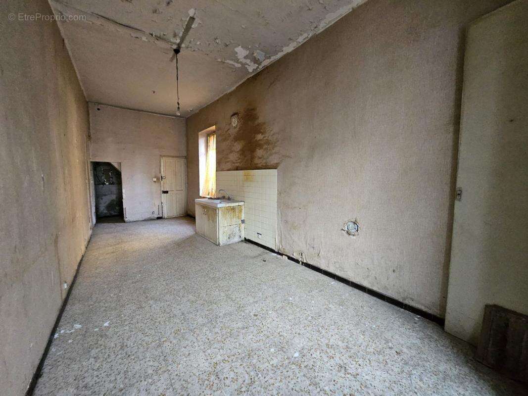Appartement à BAGNOLS-SUR-CEZE