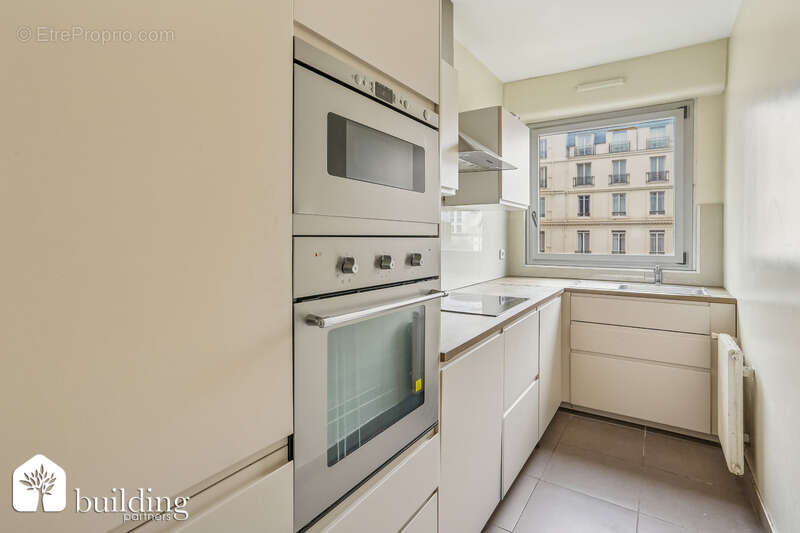 George V Paris 8ème - Appartement 3 pièces 75 m² - photo 4