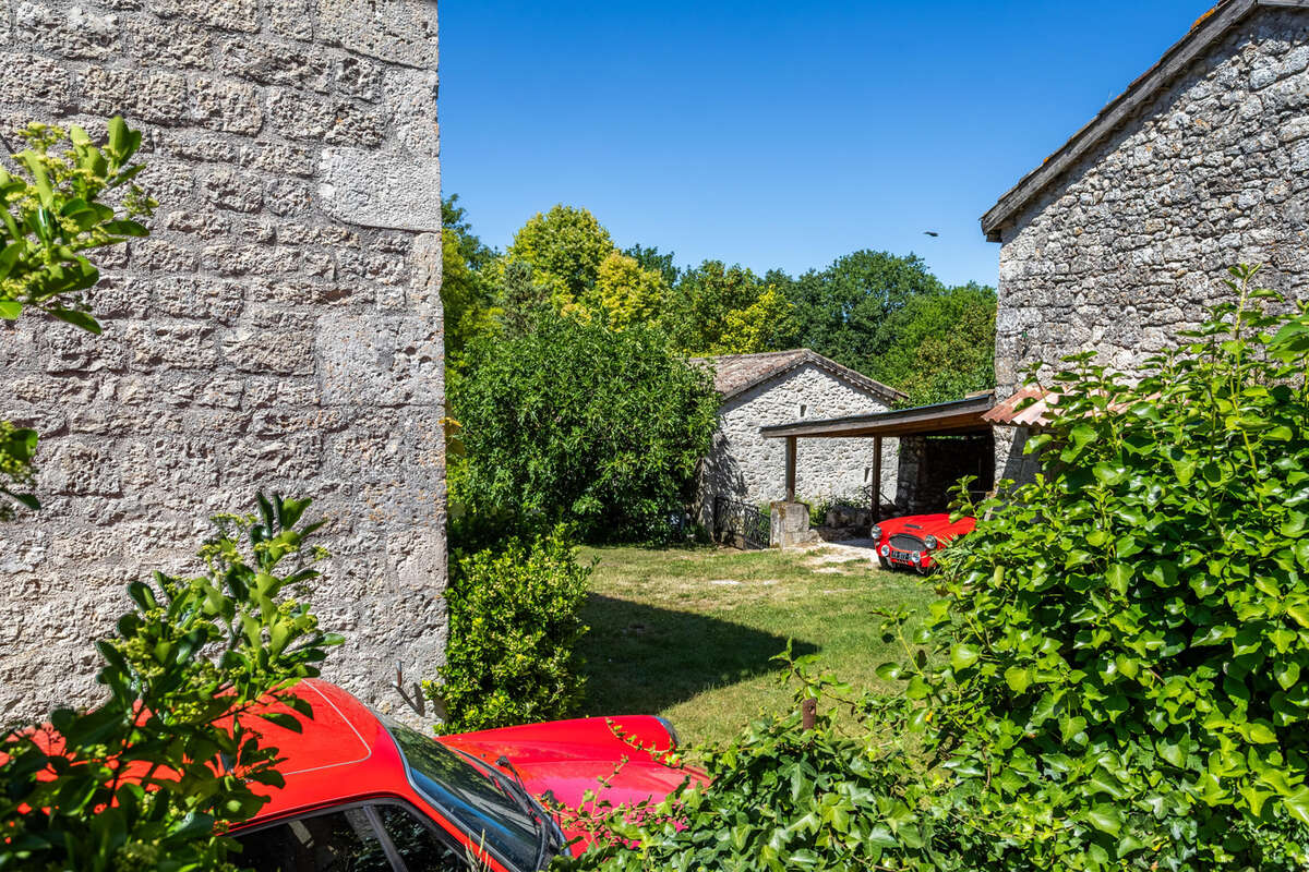 Propriété de campagne avec piscine et dépendances - photo 7
