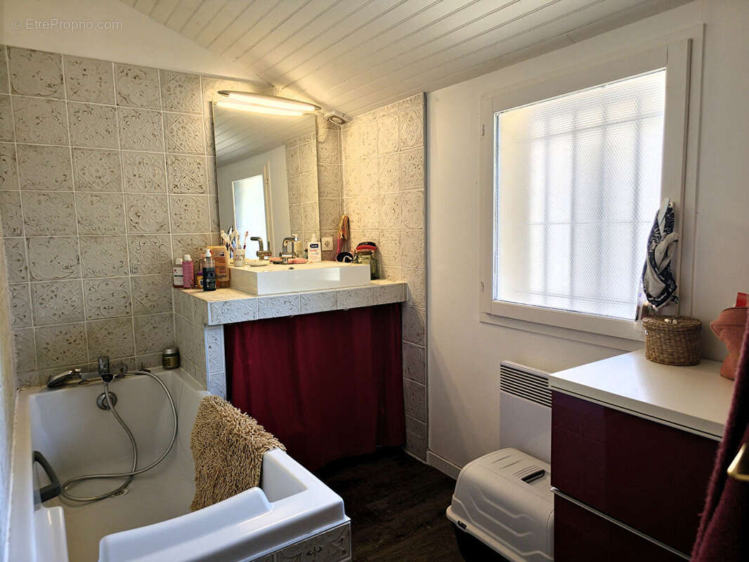 Maison familiale avec 3 chambres et jardin intimiste, proche commerces à Lavernose-Lacasse - photo 9