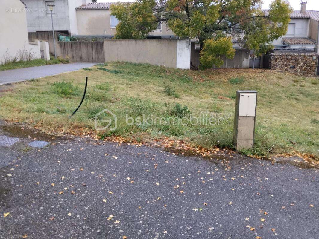 Terrain à MONTOLIEU