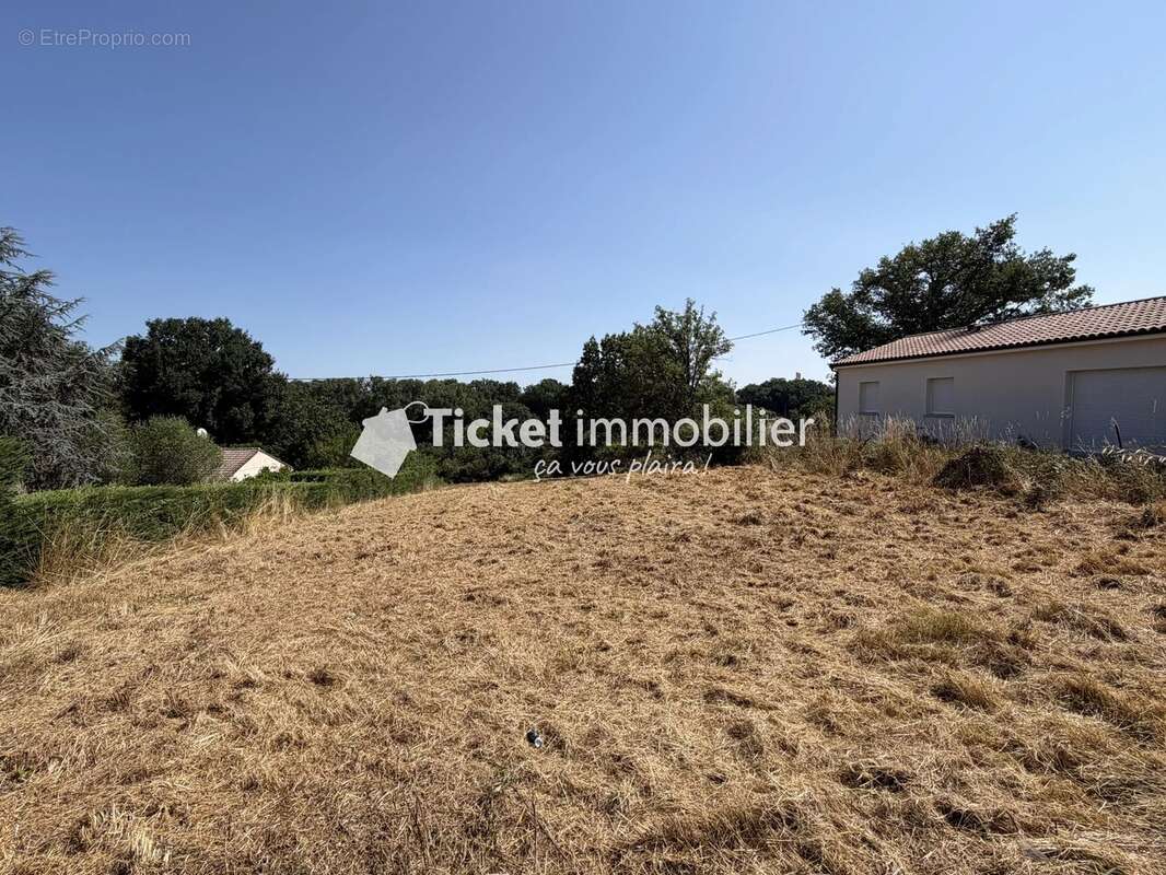 Terrain constructible 900m2 daux non viabilise libre de constructeur - photo 2