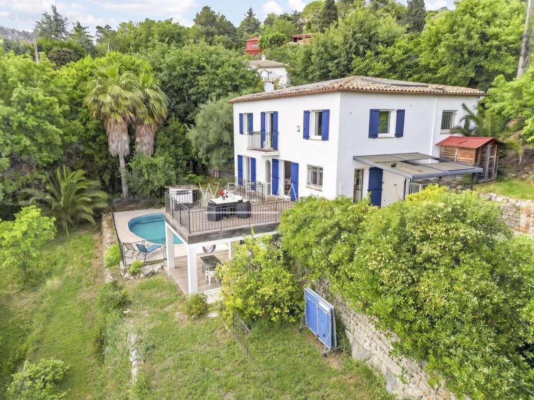 Maison à CHATEAUNEUF-GRASSE