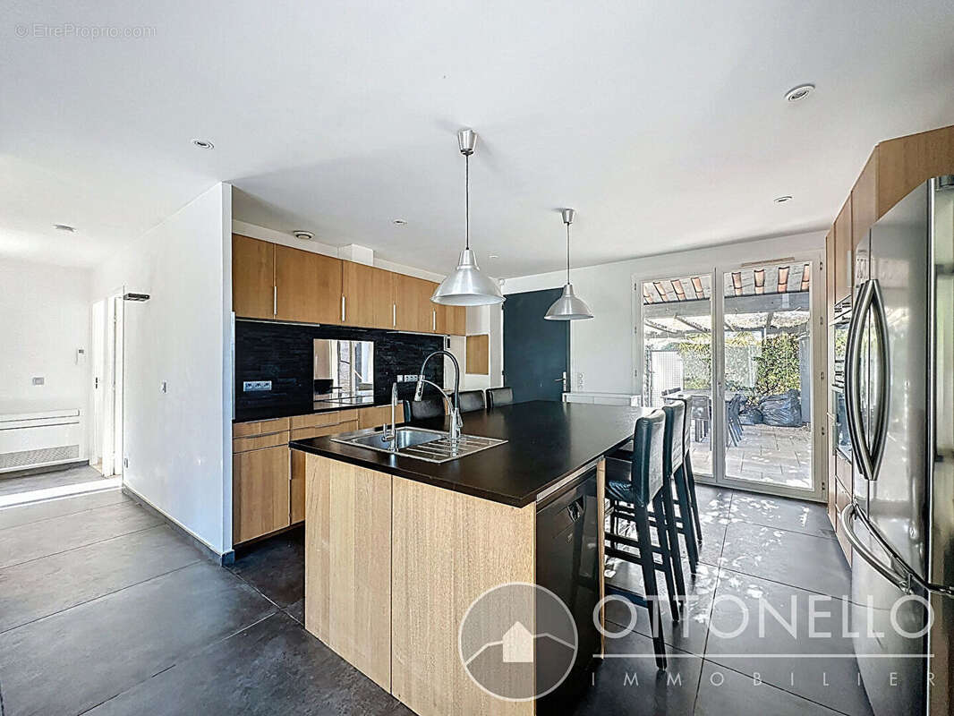 Maison à ROQUEBRUNE-SUR-ARGENS