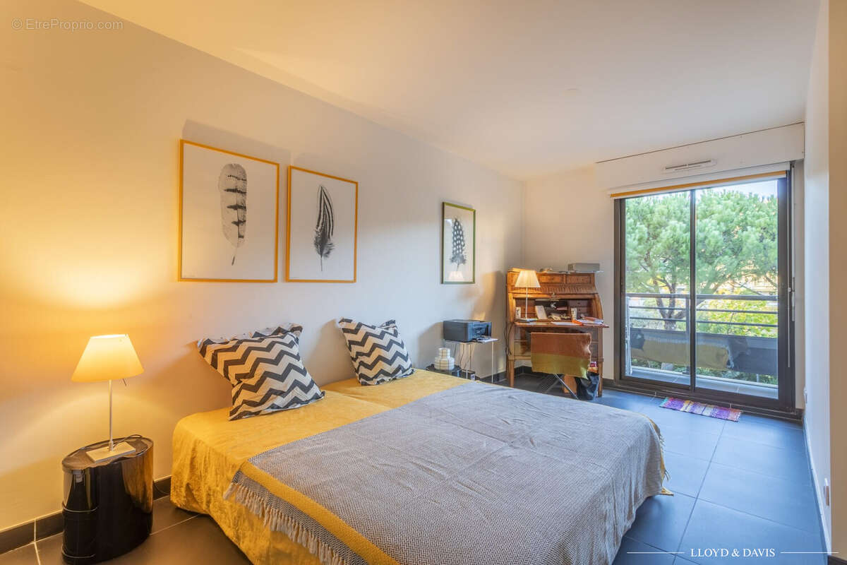 CHAMBRE AVEC BALCON - Appartement à MARSEILLE-8E
