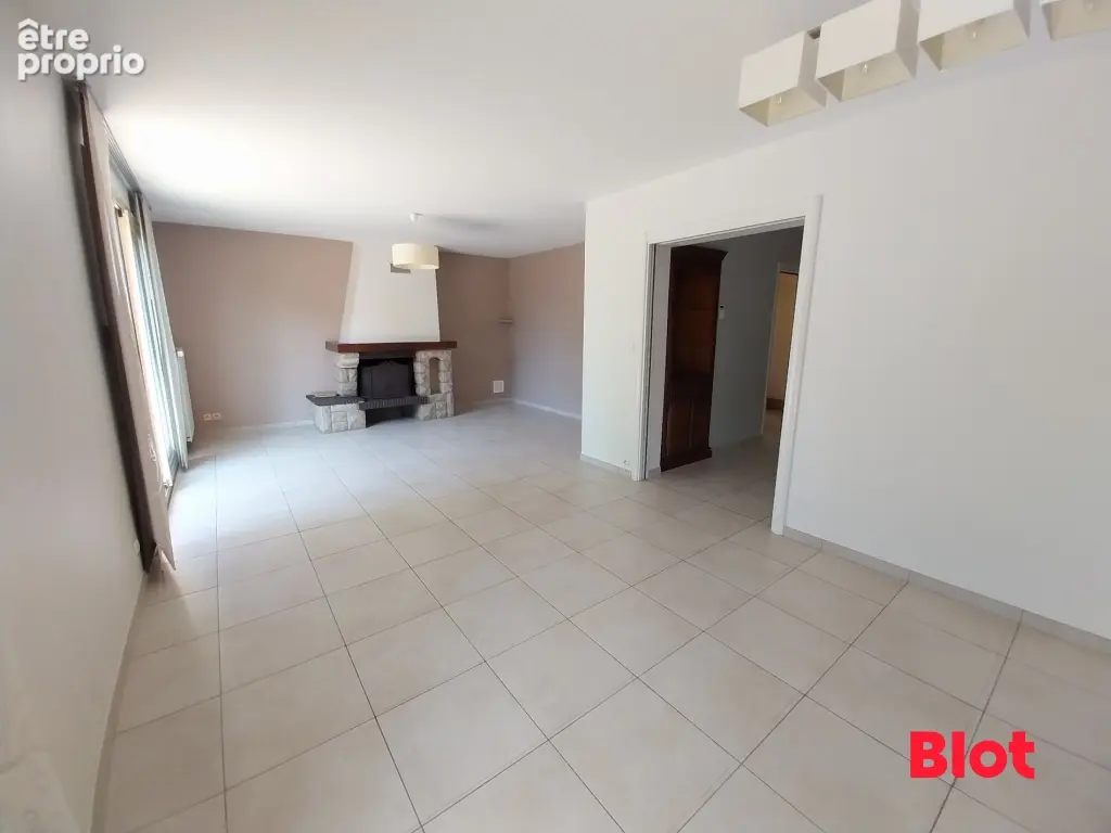 Maison 6 pièces 142 m² à vendre à Erbree (35500) - photo 2