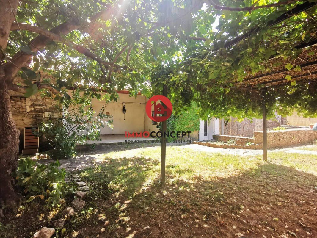Maison à LAUDUN-L'ARDOISE