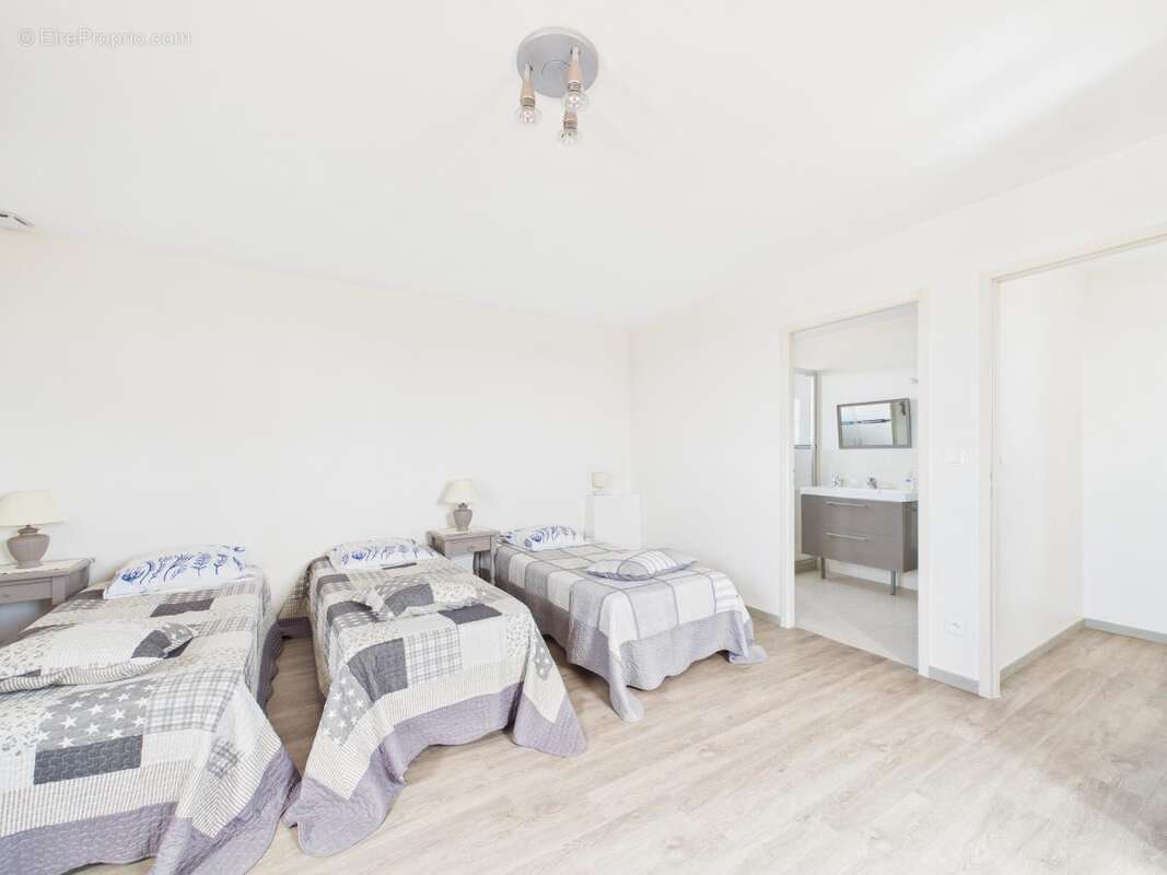 Maison 191 m² à Aiffres  - photo 7