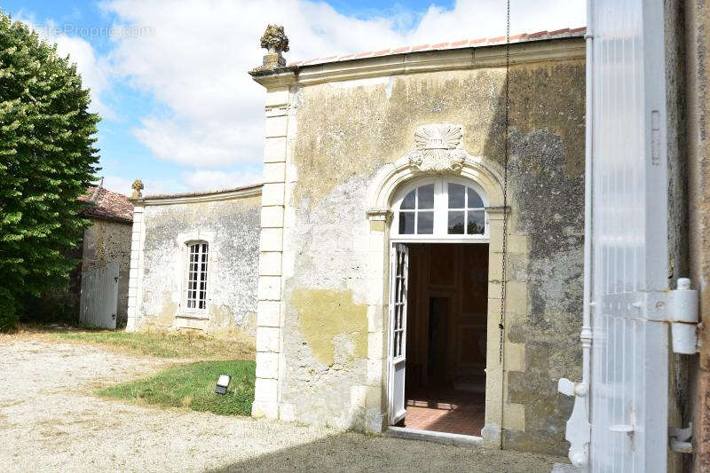 Maison à SAINT-JEAN-D'ANGELY